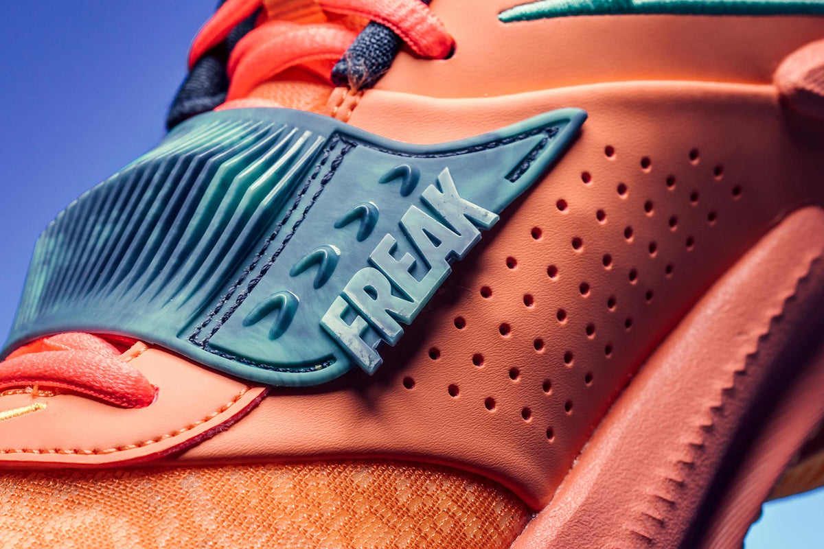 Zoom Freak 3 - Crimson Bliss/Thunder Blue/Dynamic Turq Nike