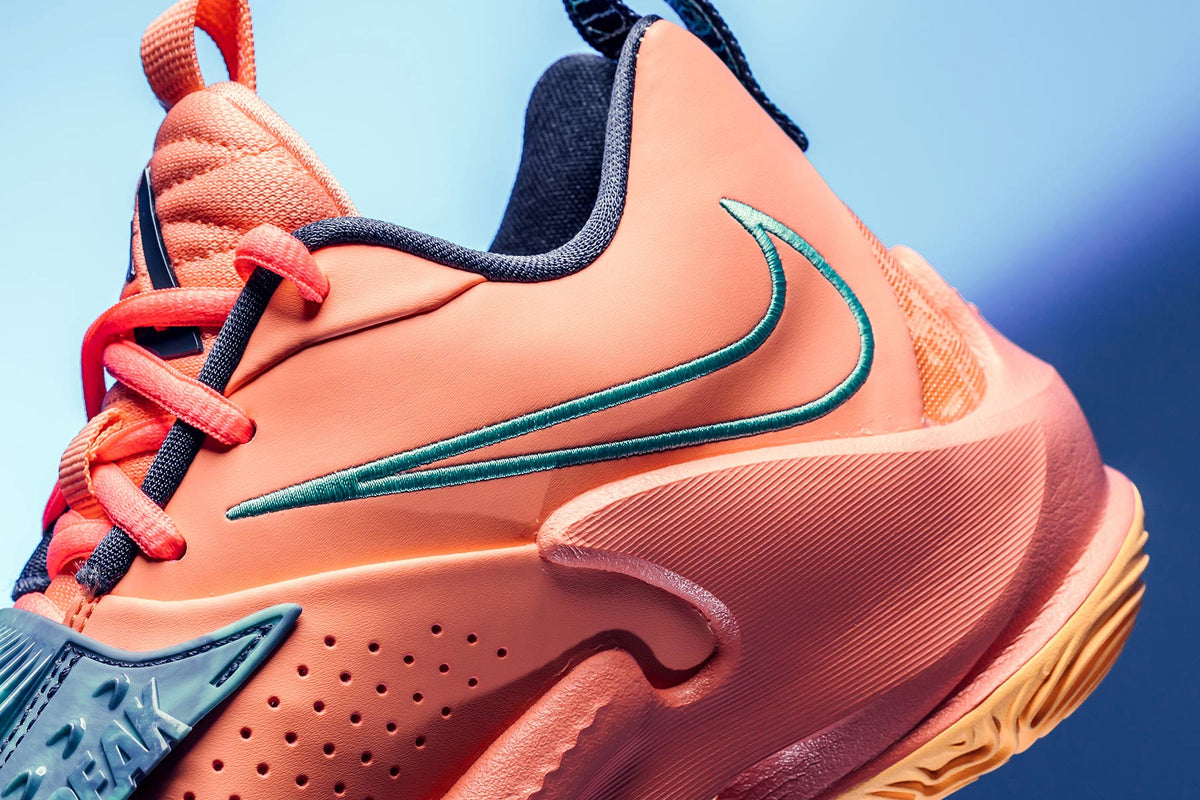 Zoom Freak 3 - Crimson Bliss/Thunder Blue/Dynamic Turq Nike