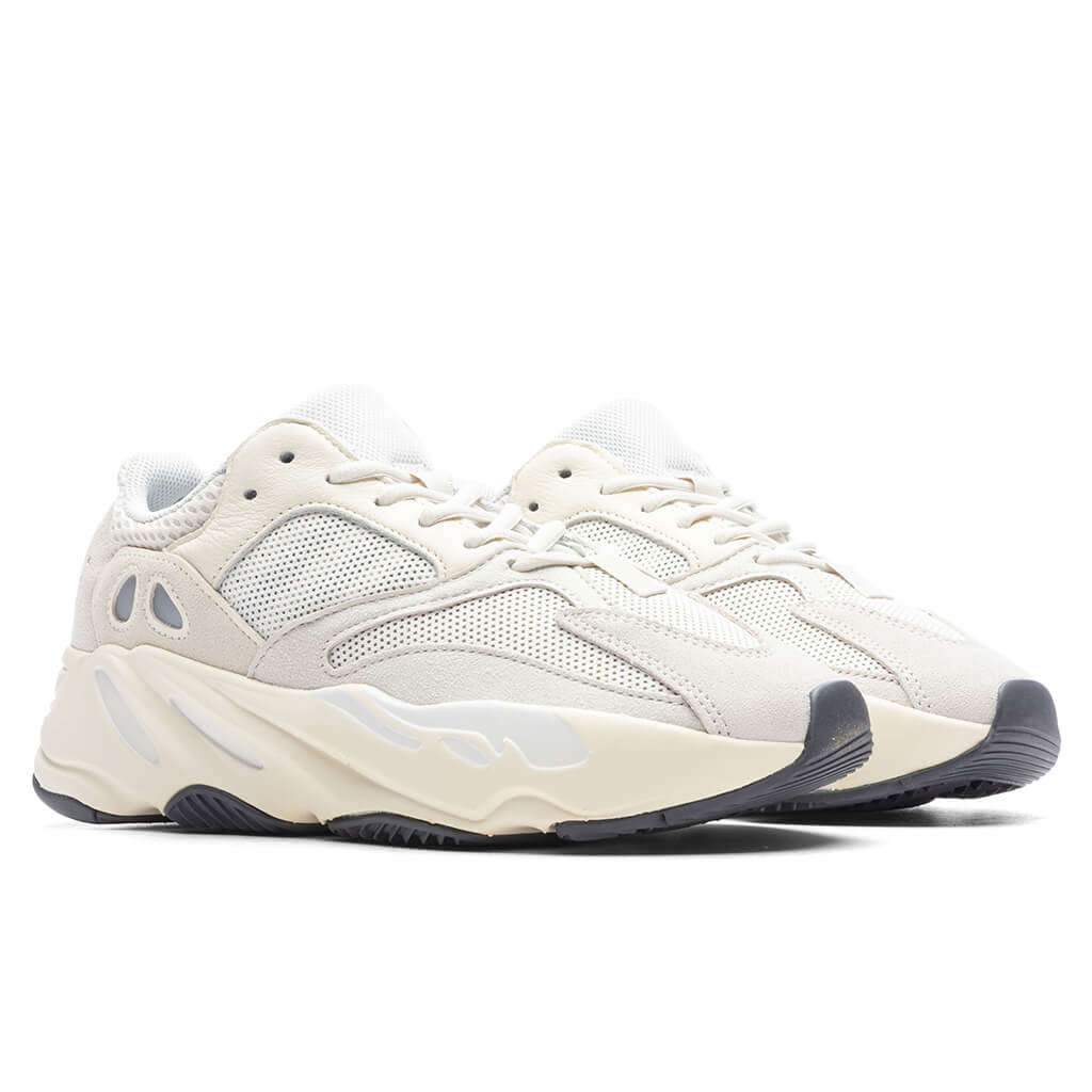 Yeezy Boost 700 - Analog Adidas Originals