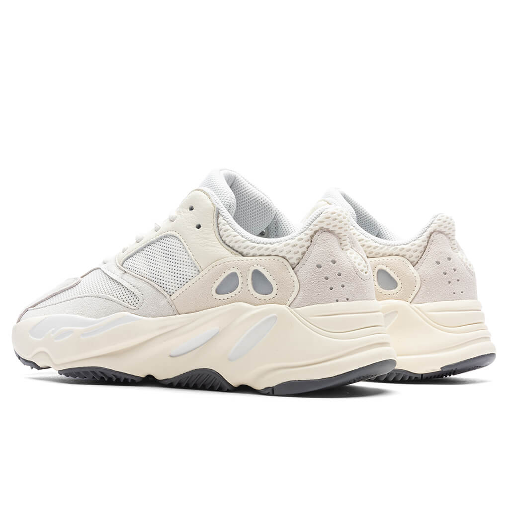 Yeezy Boost 700 - Analog Adidas Originals