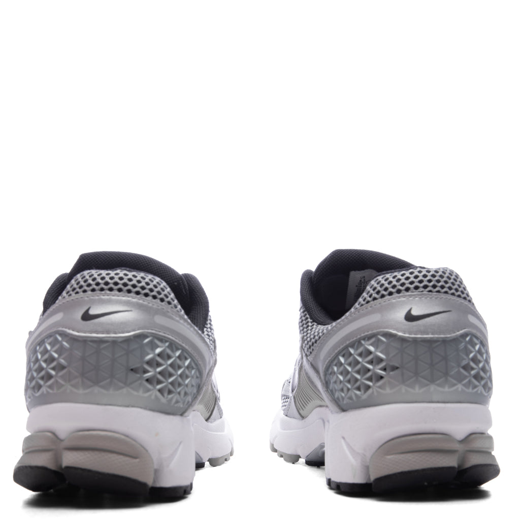 Zoom Vomero 5 - Metallic Silver/Black/College Grey Nike