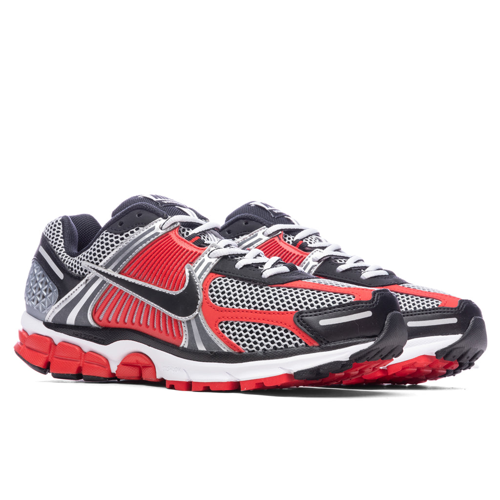 Zoom Vomero 5 - Metallic Silver/Black/University Red Nike