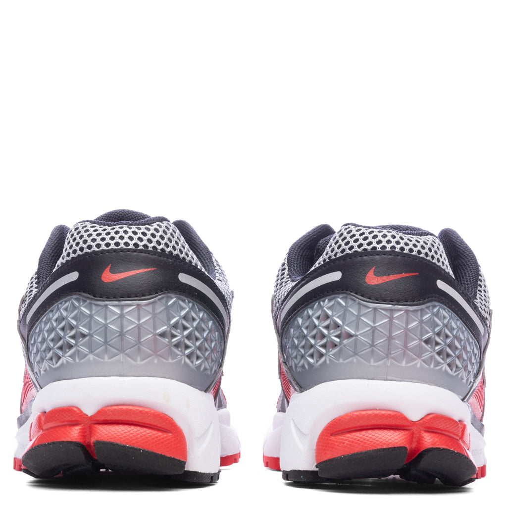 Zoom Vomero 5 - Metallic Silver/Black/University Red Nike