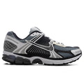 Zoom Vomero 5 SE SP - Dark Grey/Black/White/Sail Nike