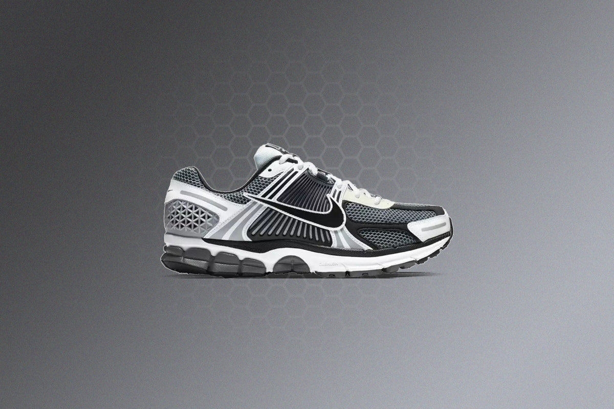 Zoom Vomero 5 SE SP - Dark Grey/Black/White/Sail Nike